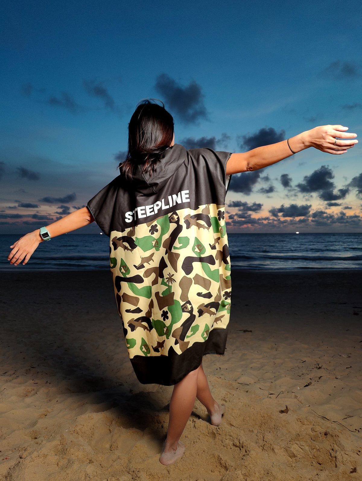 Women’s Camo Surf Poncho - Stylish and Functional Beach Changing Robe